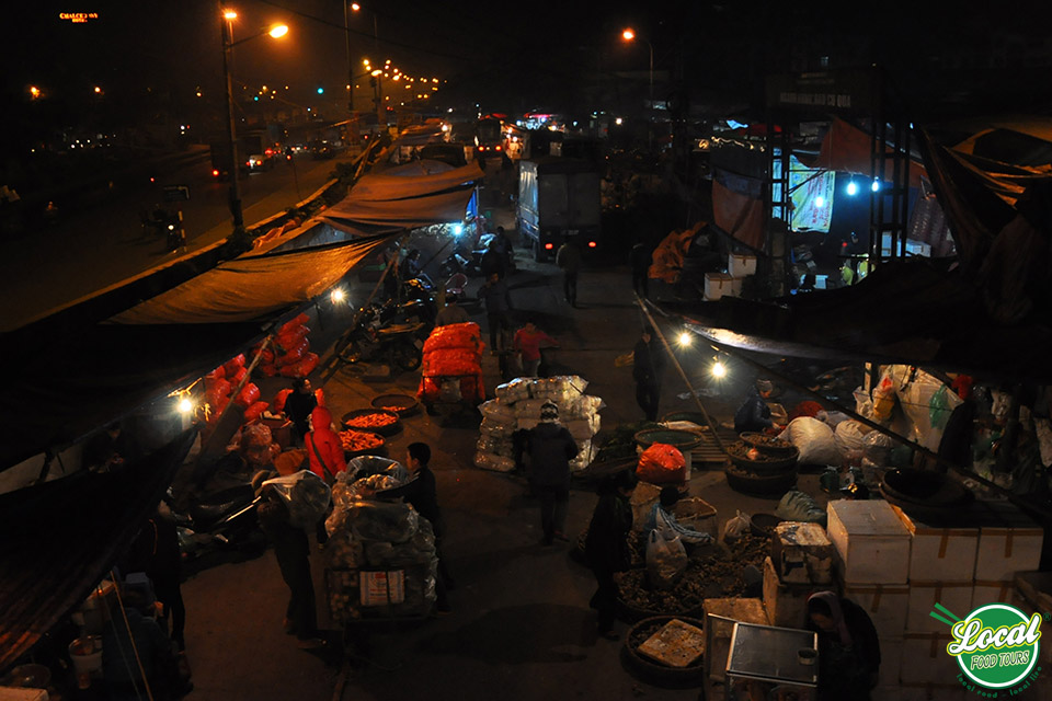 Top Of The Most Popular Market In Hanoi - Hanoi Local Food Tours