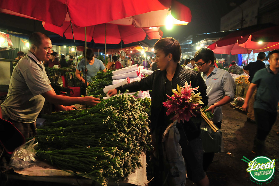 Top Of The Most Popular Market In Hanoi - Hanoi Local Food Tours