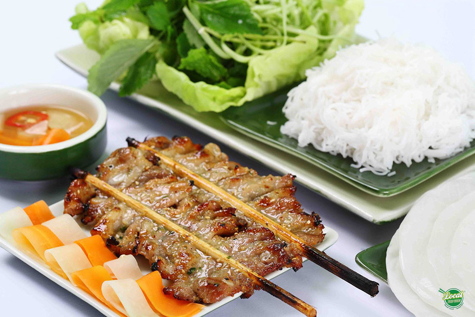 4 Famous Street Foods In Hanoi - Hanoi Local Food Tours
