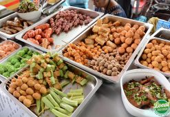 Hanoi Street Foods Attract A Lot Of Tourists - Hanoi Local Food Tours