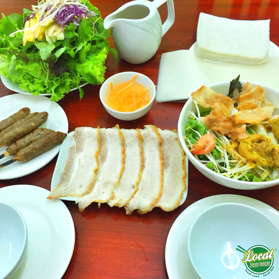 Enjoy The Specialty Pork Rolls In Danang - Hanoi Local Food Tours